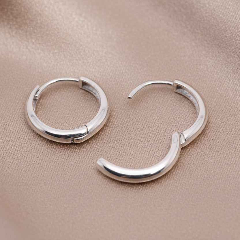 9ct White Gold Round Huggie Earrings - 8mm