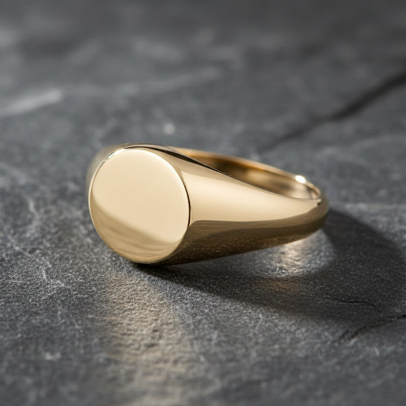 9ct Gold 10mm Round Top Ring - Size V