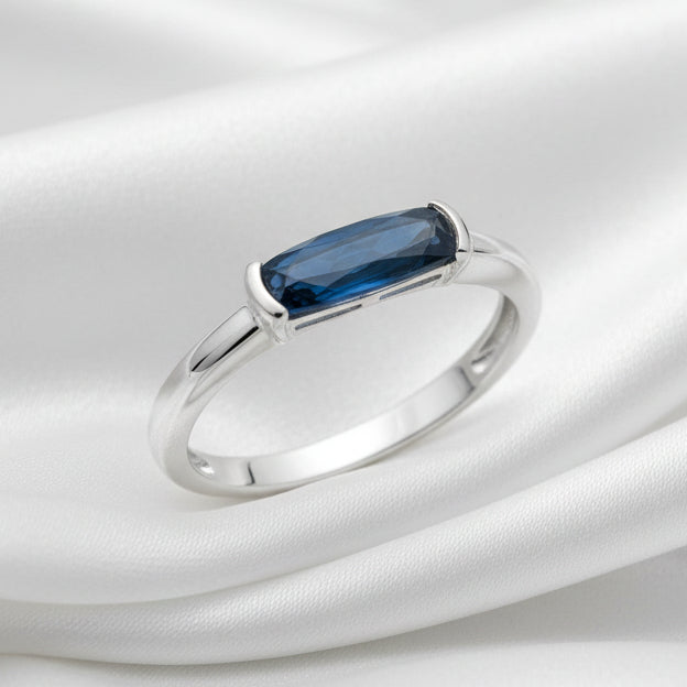 9ct White Gold London Blue Topaz Ring - Size N
