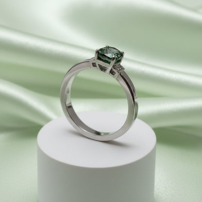 18ct White Gold Australian Sapphire & Diamond set Ring - Size N