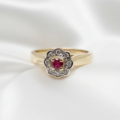 9ct Gold & Diamonds Daisy Cluster Ring with Ruby Centre - Size L