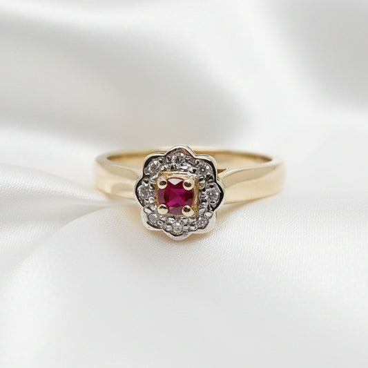 9ct Gold & Diamonds Daisy Cluster Ring with Ruby Centre - Size L