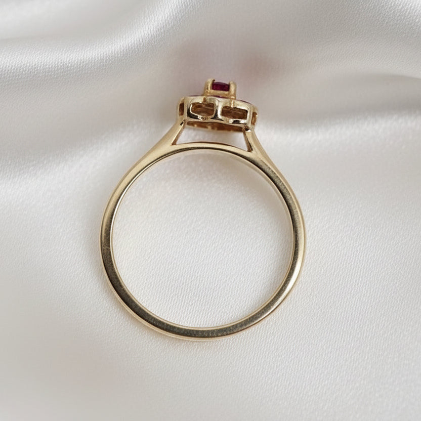 9ct Gold & Diamonds Daisy Cluster Ring with Ruby Centre - Size L