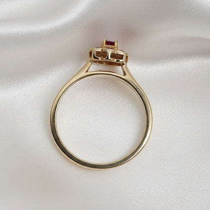 9ct Gold & Diamonds Daisy Cluster Ring with Ruby Centre - Size L