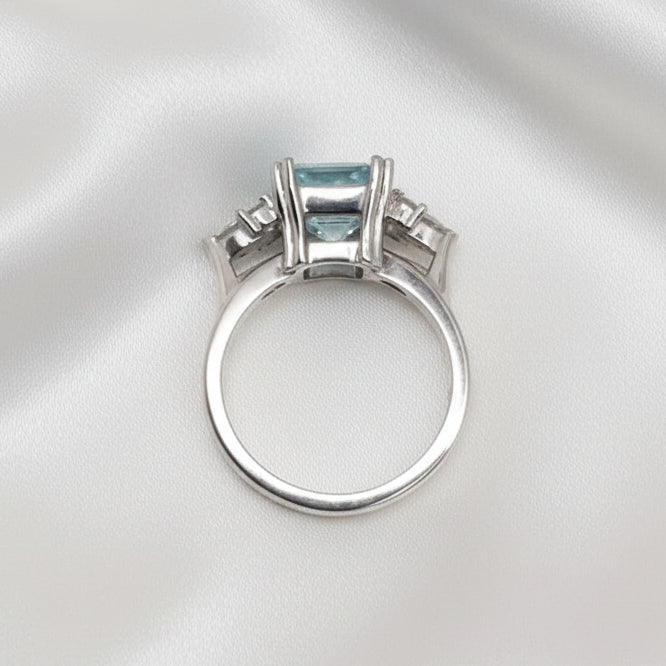 18ct White Gold Aquamarine and Diamond Ring - Size N