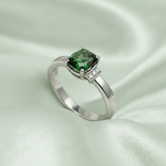 18ct White Gold Australian Sapphire & Diamond set Ring - Size N